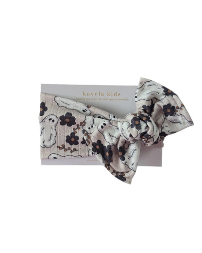 Ghostly garden | sweet ghost & dark florals